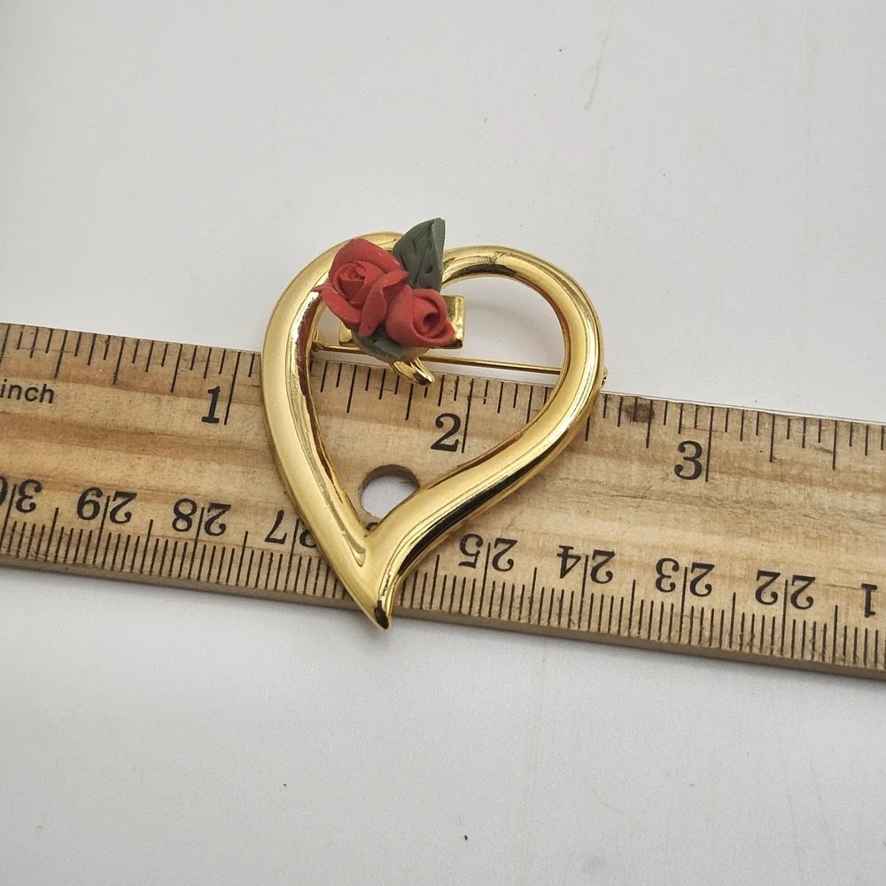 Vintage Gold‎ Tone Heart Red Roses Brooch Pin